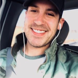 Meet your Posher, Devin